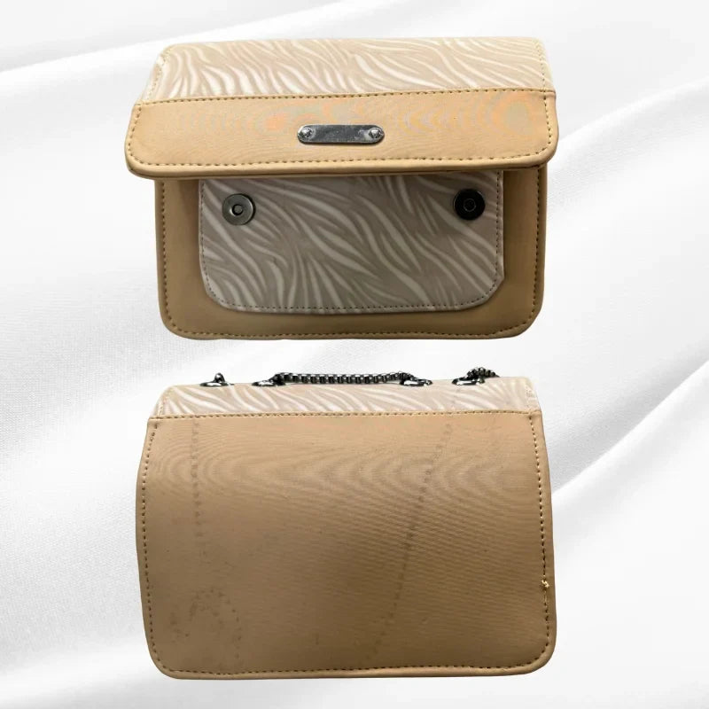 Luxury Women’s Shoulder Bag in Beige Faux Leather for Casual, Work, and Formal Use Elegant faux leather shoulder bag